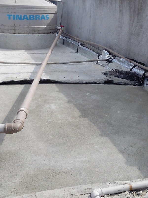 eliminando vazamentos em caixa D´água, contra piso.